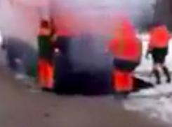 Видео укладки асфальта в снег на улицах Ростова повеселило соцсети