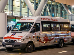 Стоячие места в заполненных до отказа маршрутках до «Платова» вызвали жаркую дискуссию у жителей Ростова