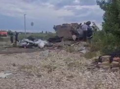 В Ростовской области на трассе два человека погибли в лобовом ДТП с грузовиком
