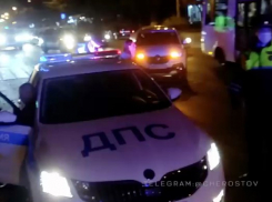 В Ростове водитель сбил девушку и стал участником массовой драки