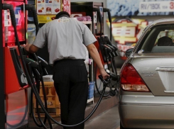 За продажу некачественного бензина озлобленный житель Ростовской области угрожал взорвать заправку 