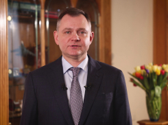 Слюсарь пожелал женщинам Дона здоровья, мира и благополучия в Международный женский день