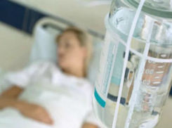 Мужчина уговорил школьницу «накачаться» алкоголем и наркотиком до реанимации в Таганроге