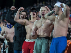 Обнаженные фанаты «Ростова» во время битвы с «Манчестер Юнайтед» попали на фото