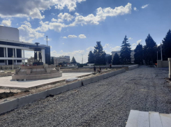 В Ростове продолжается реставрация фонтана «Атланты» на Театральной площади