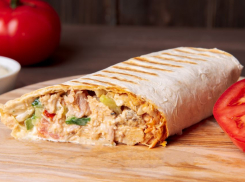 В 28 точках продажи шаурмы в Ростове нашли неизвестное мясо