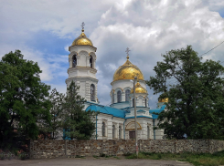 Единственный из сохранившихся дореволюционных православных храмов в Красном Сулине