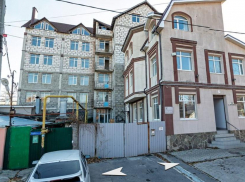 В Ростове прокуратура требует от «Газтрансбанка» снести два здания в центре города