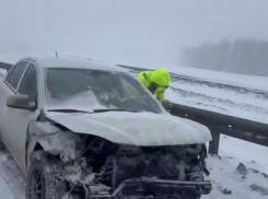 Сильный снегопад едва не стоил жизни семье из пяти человек на трассе М-4 «Дон» под Ростовом