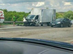 Груда разбитых грузовиков перегородила трассу М4 «Дон» в Ростовской области на видео