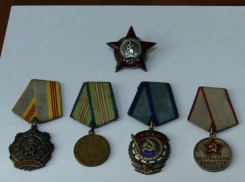 Ордена и медали попытался вывезти мужчина самолетом из Ростова в Баку