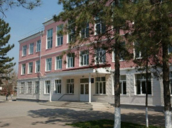 В Аксае и Азове эвакуировали все школы из-за угрозы взрыва 