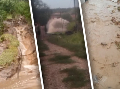 В Александровке прорвало магистральный водовод: мощный потоп и грязевые потоки 