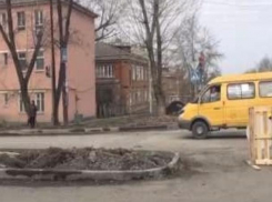 Транспортный коллапс в Шахтах возмутил продавцов цветов и автомобилистов