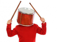 Смекалистый ростовский дедушка вернул внука родителям вместе с барабаном