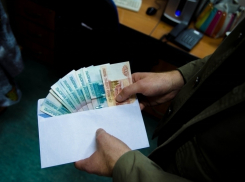 В Волгодонске бизнесмен предлагал взятку судебному приставу через посредника
