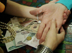 «Магический ритуал» для исцеления прохожей в Ростове совершила мошенница со свертком