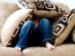 Пьяный мужчина хотел сделать своей сожительницей пятилетнюю девочку в Ростовской области