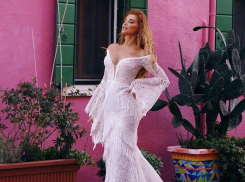 Ростовская певица Котова в предельно декольтированном платье поделилась секретами здоровой жизни