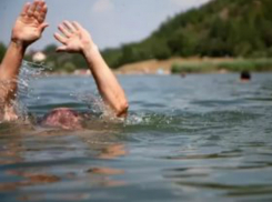 Мужчина утонул на глазах у шокированной жены во время купания в заливе под Ростовом