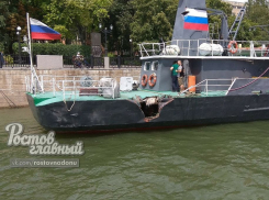 Авария на воде: на набережной Ростова большегруз протаранил катер