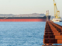 Турецкий сухогруз протаранил опору Керченского моста