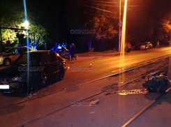 Попытавшийся проскочить на «красный» мотоциклист припечатал иномарку в Ростовской области