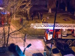 Свидетели пожара в Ростове: женщина истошно кричала, что в комнате остался грудной ребенок