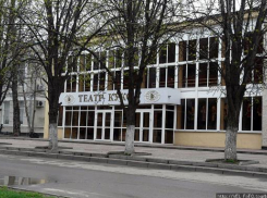 В Ростове пикетчики выступили против передачи здания театра епархии РПЦ