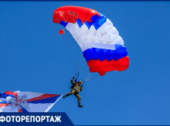 Полевая кухня, парашютисты и много оружия: в ДГТУ прошел военно-спортивный праздник «Поклонимся великим тем годам...» 