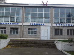 Мужчина с пистолетом напугал пациентов азовской ЦРБ