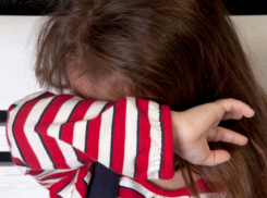 «Друг семьи» жестоко изнасиловал 9-летнюю девочку и бросил ее истекать кровью в кустах под Ростовом