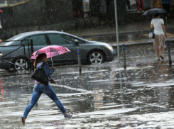 Штормовой ветер и мощная гроза ударят по Ростовской области