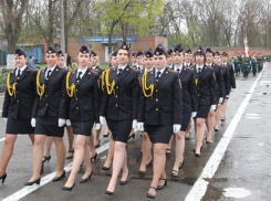  Полицейские Ростова провели спортивно-театрализованный праздник