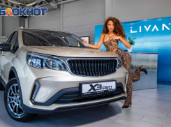 «Водить не умею, но поеду»: «хищная» фотосессия Эльвиры Гох в конкурсе «Мисс Блокнот Ростов-2023»