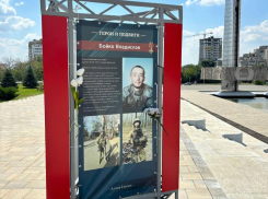 Полиция ищет вандалов, повредивших стенд на «Аллее Героев» в Ростове 