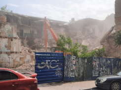 В Ростове начали сносить дом на Семашко, 32