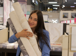 Летом практичнее: выбираем и качественно клеим обои с полезными советами от экспертов