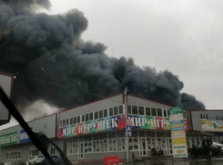 Емкости с горючими веществами взрывались на горящем рынке «Атлант-сити» под Ростовом