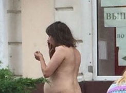 Голая беременная женщина с сигаретой своей прогулкой шокировала жителей Ростова