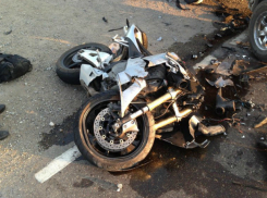 Тяжелые травмы получил мотоциклист при столкновении с иномаркой в Ростове 