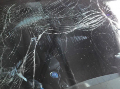 Люксовую иномарку расплющило гнилым сушителем на ростовской автомойке