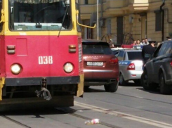 В Ростове водитель трамвая сбил молодую девушку