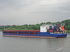 В Ростовской области сухогруз с пшеницей сел на мель