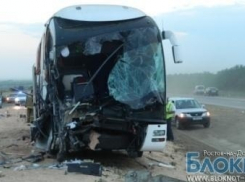 Первые фото с места аварии автобуса и КАМАЗа под Ростовом