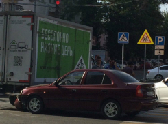 Серьезный дорожный затор спровоцировало ДТП на пересечении Красноармейской и Университетского в Ростове