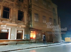Прибежище бомжей и наркоманов: в центре Ростове снова горел заброшенный опасный дом 