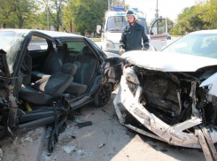 В Ростове два человека ранены в аварии 