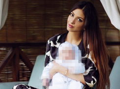 Из-за болезни сына от экс-короля Малайзии Оксана Воеводина отложила отдых в Испании