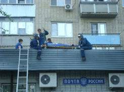 В Ростове с крыши многоэтажного дома упал подросток